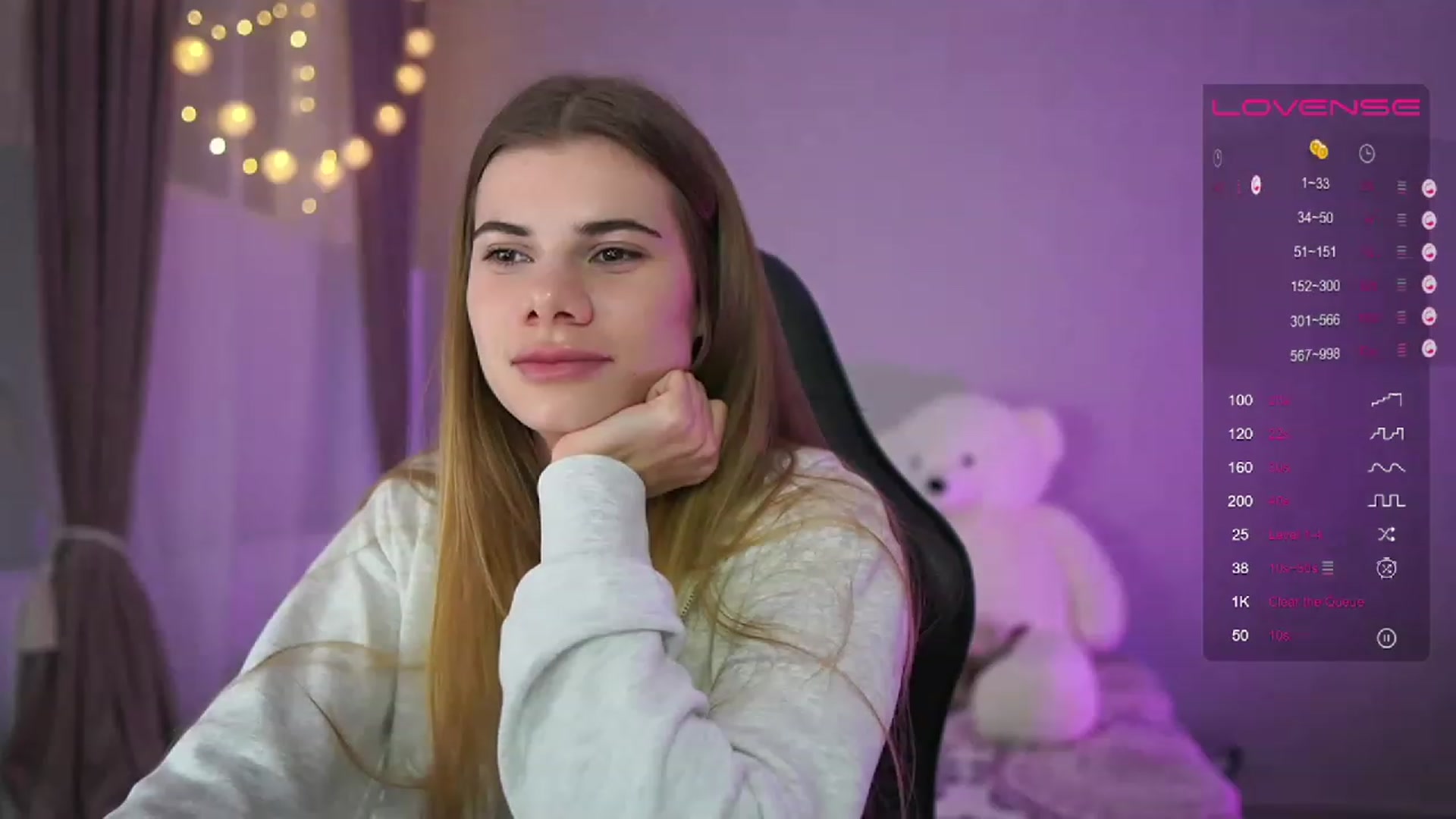Gallery image thumbnail from RileyReid_18's myfreecams stream on, 03/31/2023, 19:20 image 11 of 20