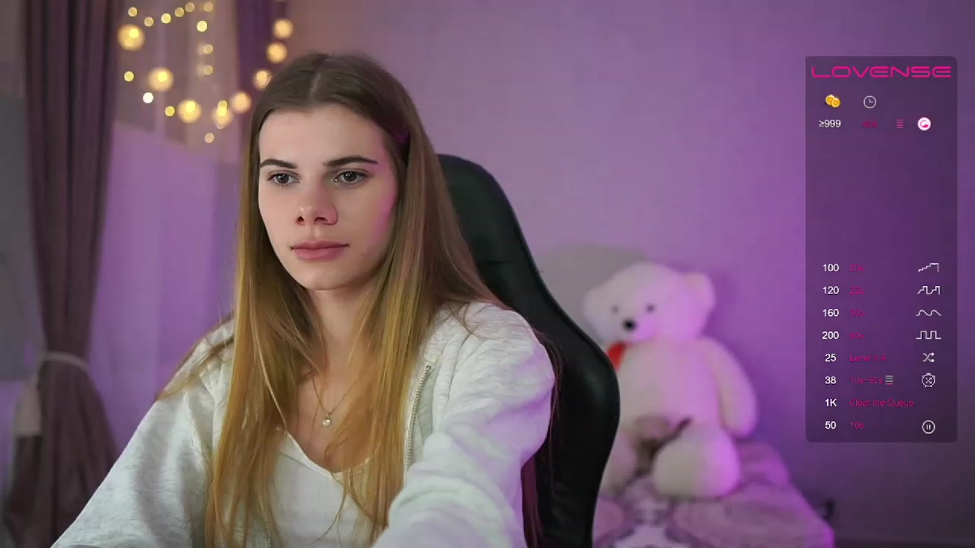 Gallery image thumbnail from RileyReid_18's myfreecams stream on, 03/31/2023, 19:20 image 12 of 20