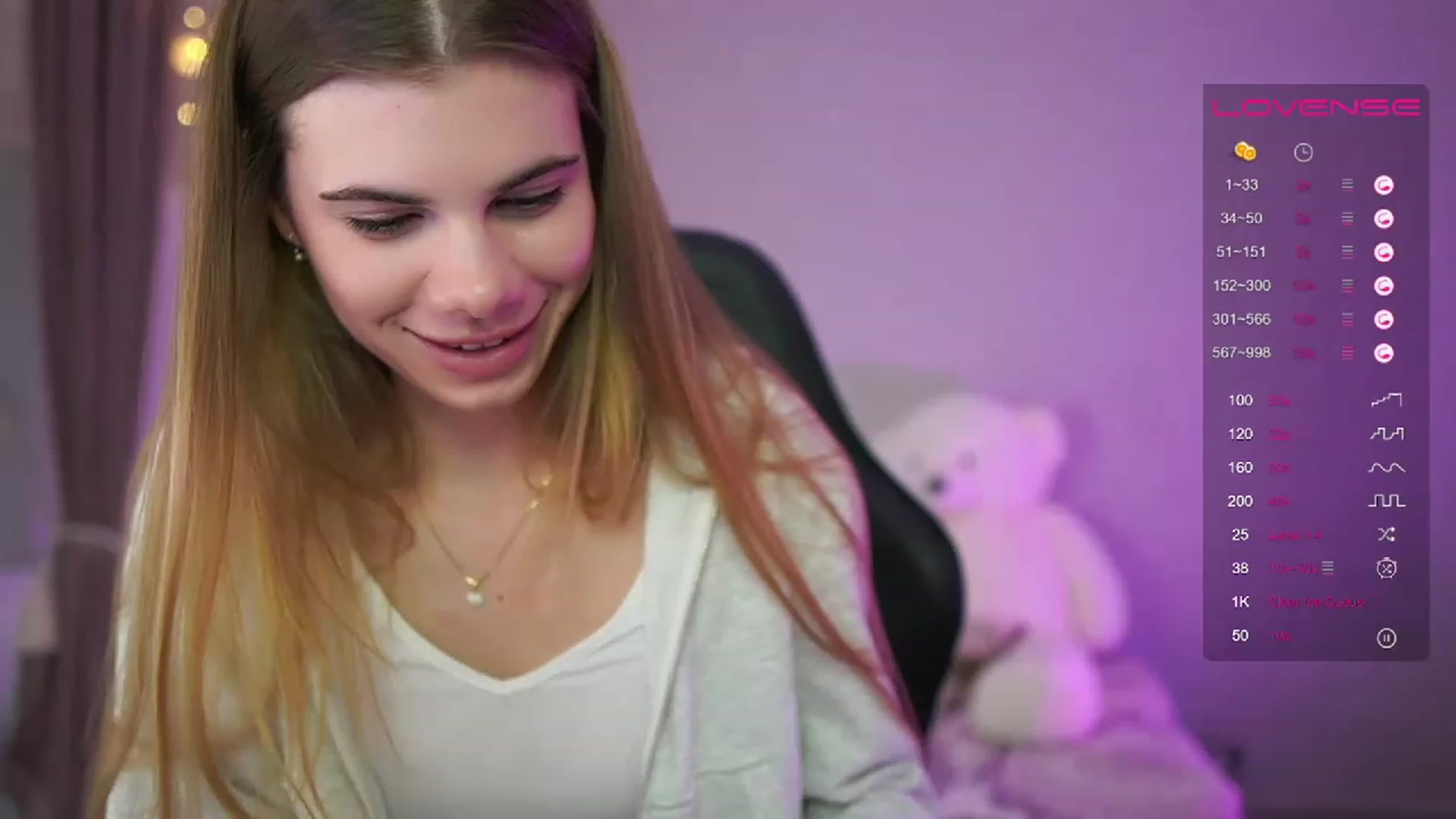 Gallery image thumbnail from RileyReid_18's myfreecams stream on, 03/31/2023, 19:20 image 10 of 20
