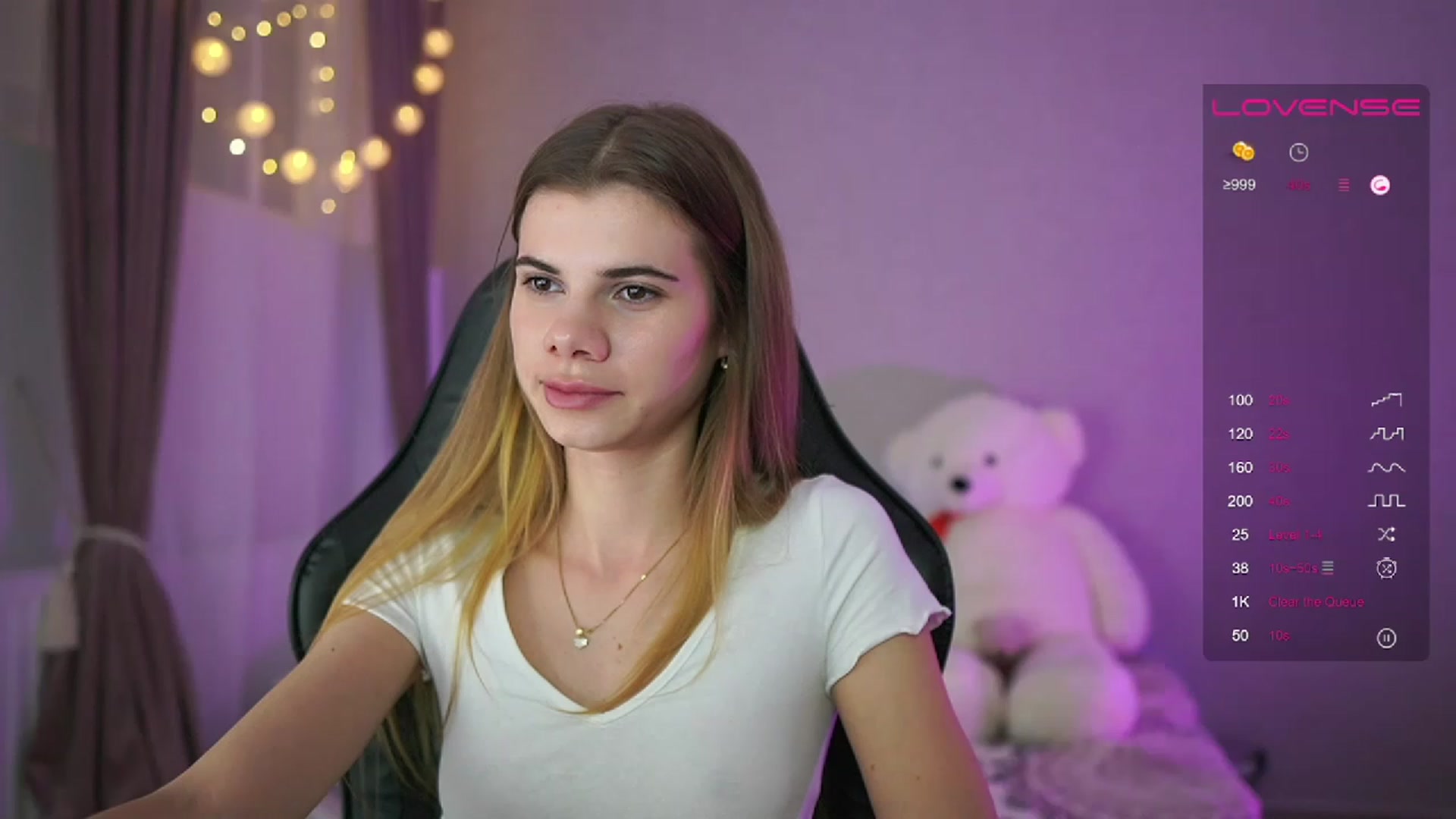 Gallery image thumbnail from RileyReid_18's myfreecams stream on, 03/31/2023, 20:56 image 5 of 20
