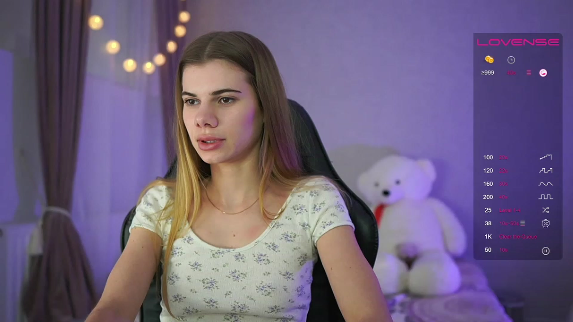 Gallery image thumbnail from RileyReid_18's myfreecams stream on, 04/02/2023, 16:09 image 13 of 20