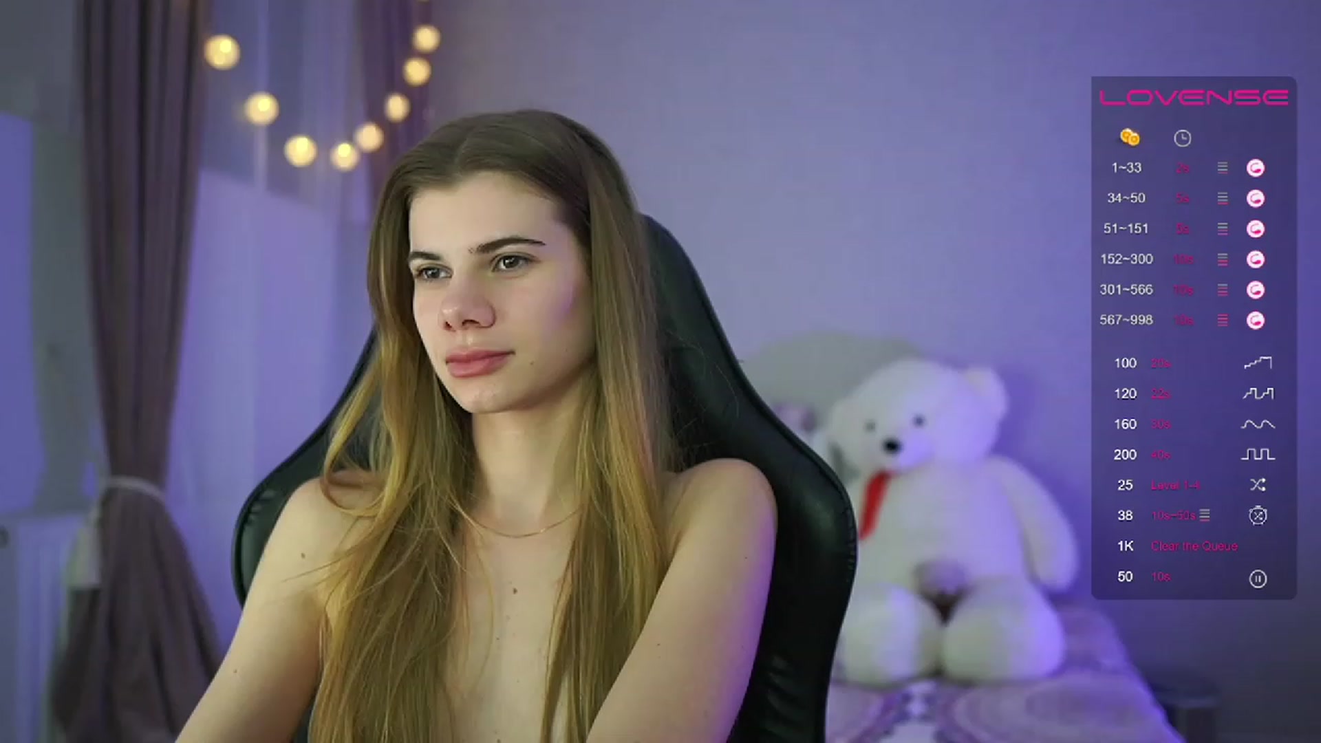 Gallery image thumbnail from RileyReid_18's myfreecams stream on, 04/02/2023, 17:08 image 9 of 20
