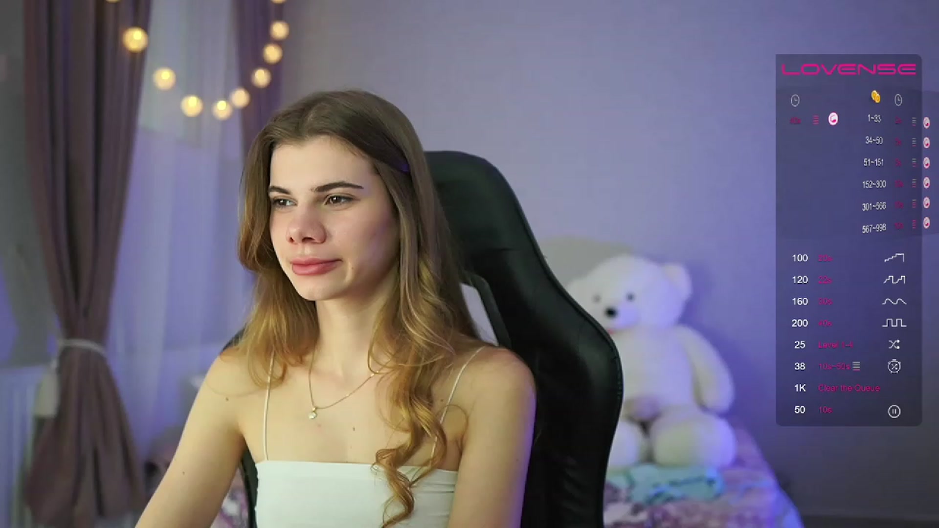 Gallery image thumbnail from RileyReid_18's myfreecams stream on, 04/03/2023, 14:33 image 7 of 20