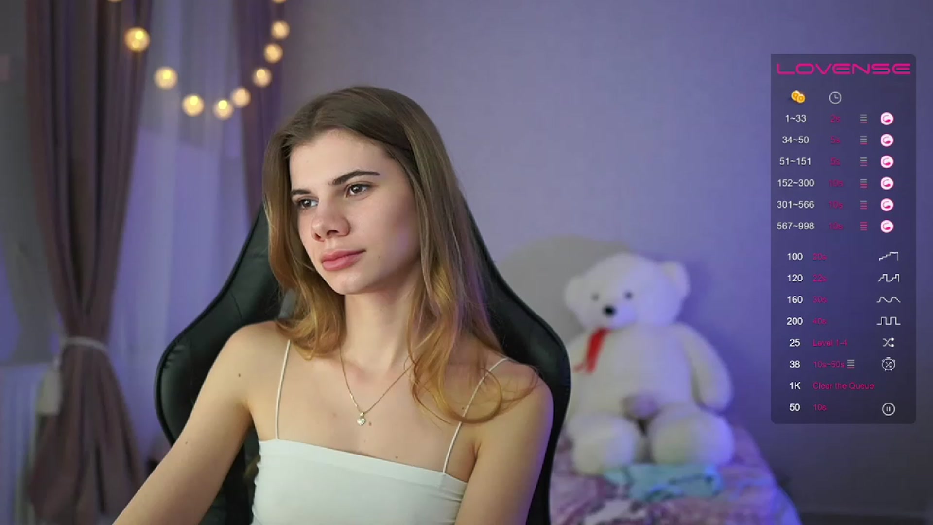 Gallery image thumbnail from RileyReid_18's myfreecams stream on, 04/03/2023, 15:45 image 8 of 20