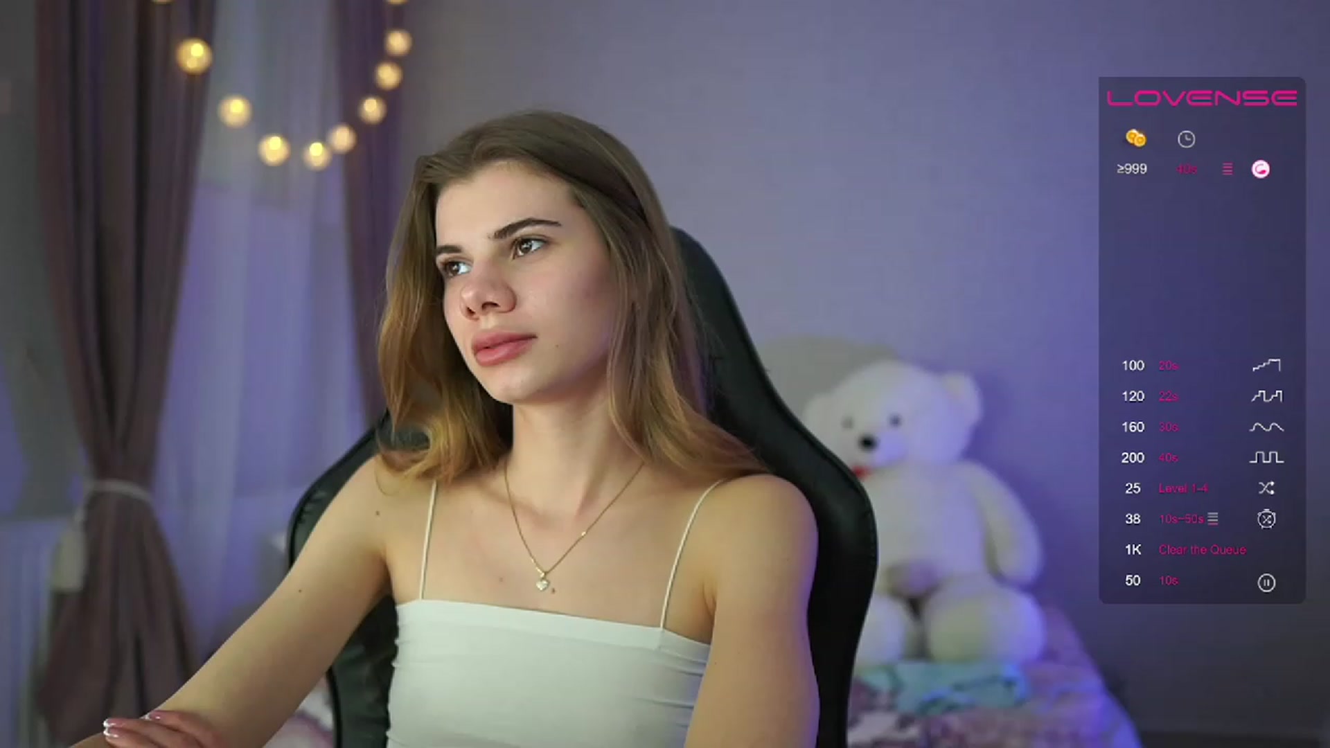 Gallery image thumbnail from RileyReid_18's myfreecams stream on, 04/03/2023, 15:45 image 1 of 20