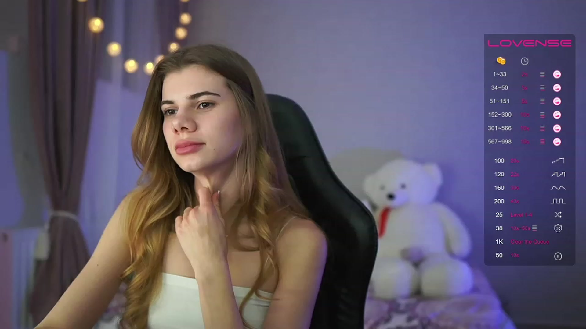 Gallery image thumbnail from RileyReid_18's myfreecams stream on, 04/03/2023, 16:54 image 10 of 20