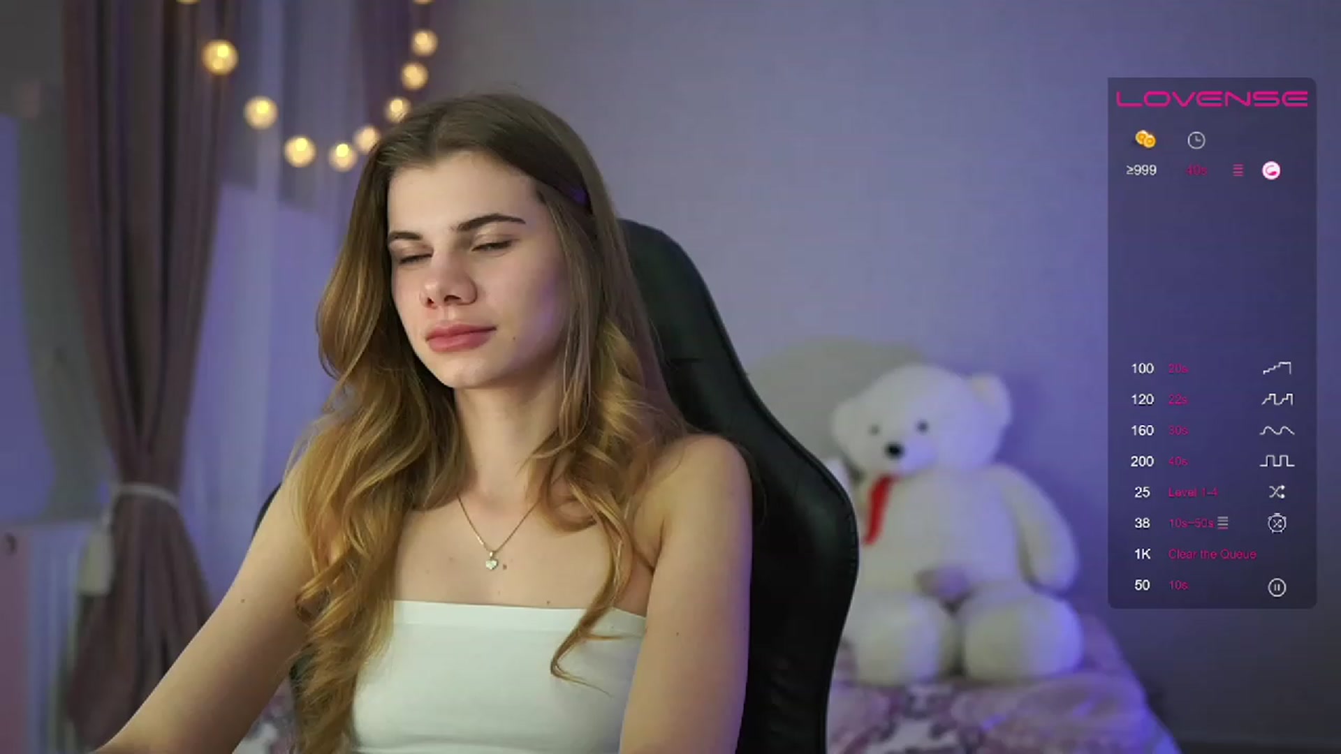 Gallery image thumbnail from RileyReid_18's myfreecams stream on, 04/03/2023, 16:54 image 9 of 20