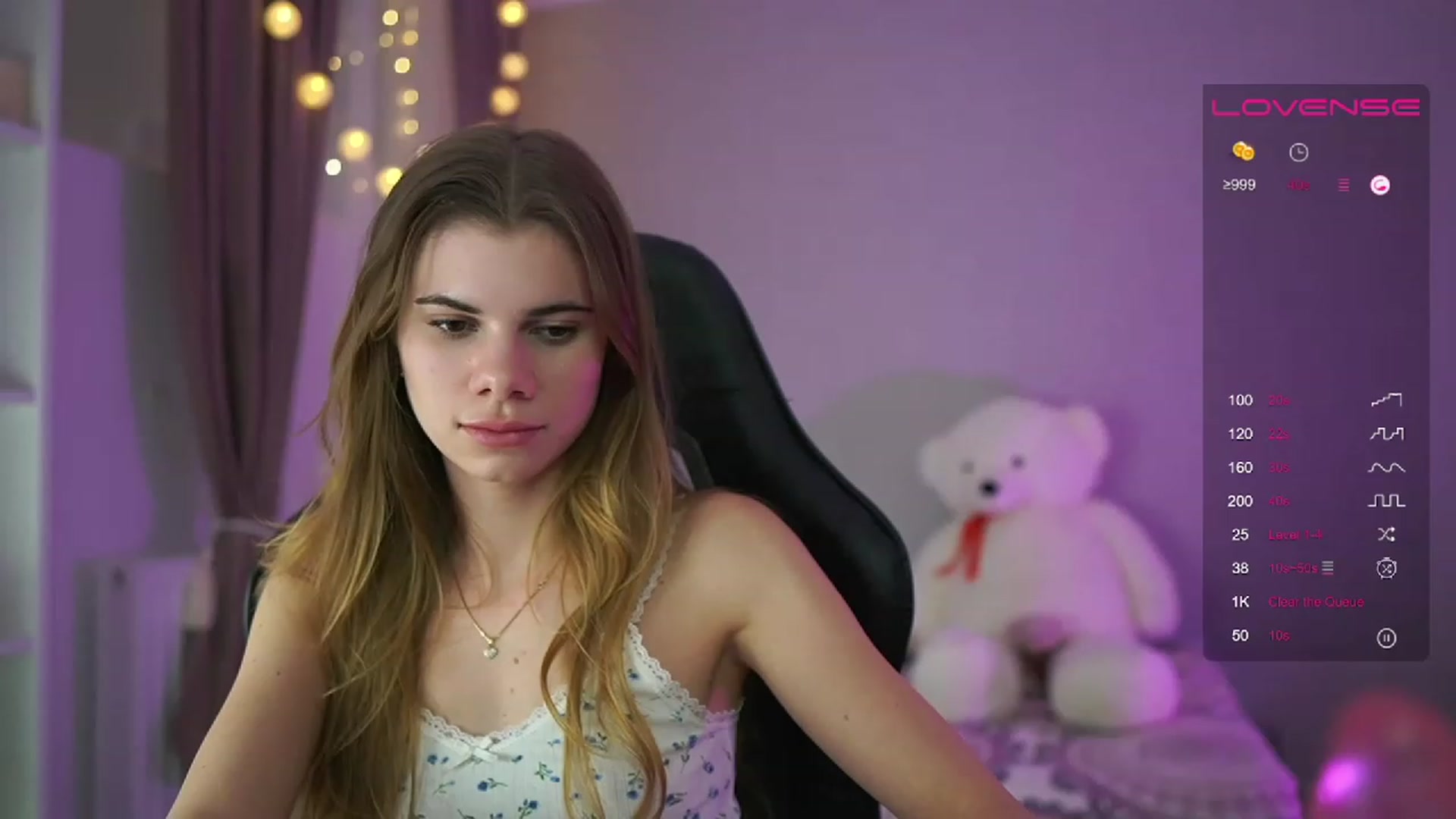 Gallery image thumbnail from RileyReid_18's myfreecams stream on, 04/05/2023, 16:05 image 19 of 20
