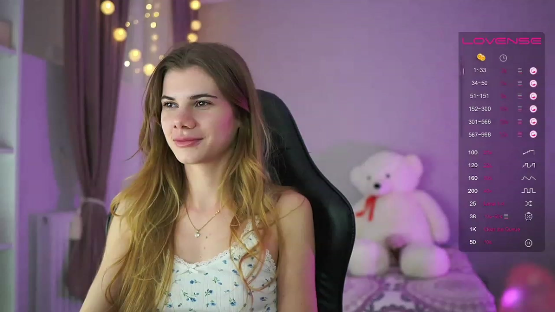 Gallery image thumbnail from RileyReid_18's myfreecams stream on, 04/05/2023, 16:05 image 17 of 20