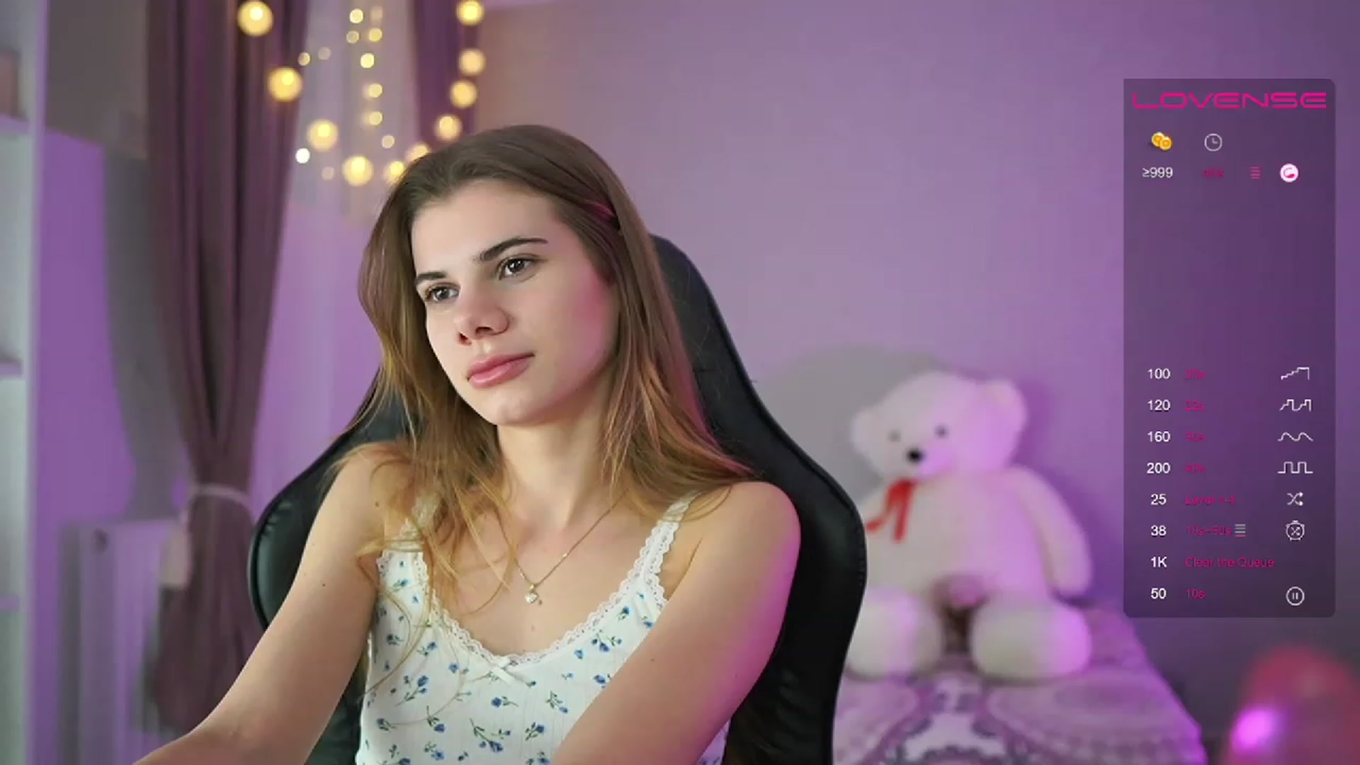 Gallery image thumbnail from RileyReid_18's myfreecams stream on, 04/05/2023, 16:05 image 3 of 20