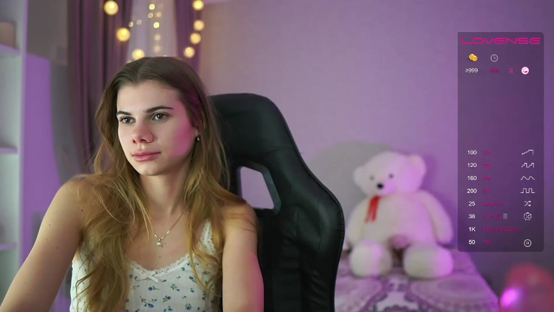 Gallery image thumbnail from RileyReid_18's myfreecams stream on, 04/05/2023, 16:05 image 11 of 20