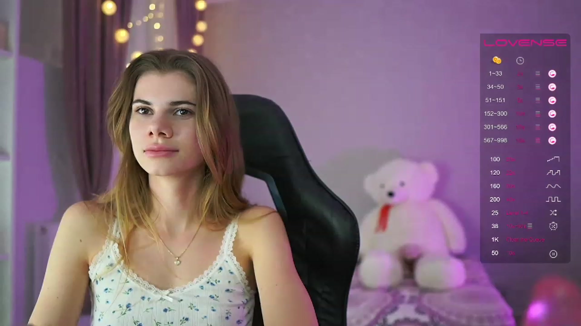 Gallery image thumbnail from RileyReid_18's myfreecams stream on, 04/05/2023, 16:05 image 6 of 20