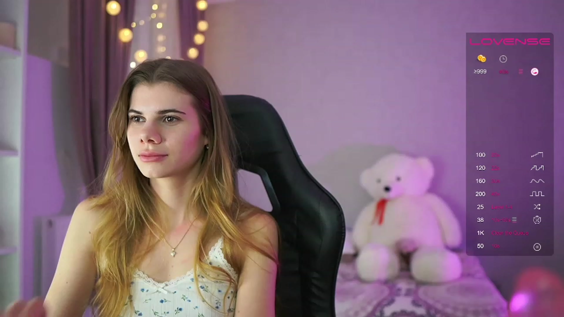 Gallery image thumbnail from RileyReid_18's myfreecams stream on, 04/05/2023, 16:05 image 13 of 20