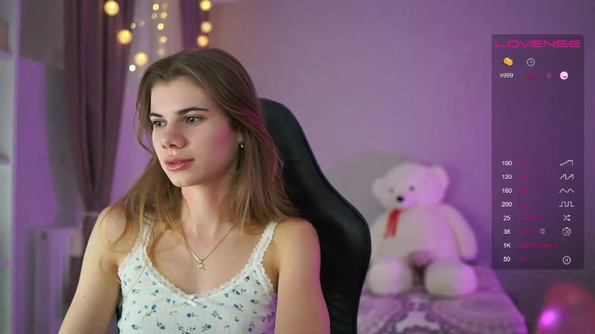 Gallery image thumbnail from RileyReid_18's myfreecams stream on, 04/05/2023, 16:05 image 5 of 20