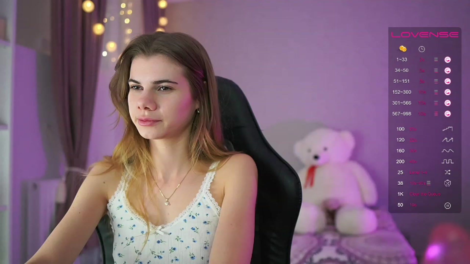 Gallery image thumbnail from RileyReid_18's myfreecams stream on, 04/05/2023, 16:05 image 2 of 20