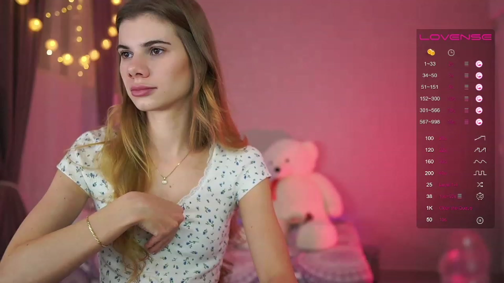 Gallery image thumbnail from RileyReid_18's myfreecams stream on, 04/08/2023, 18:36 image 13 of 20
