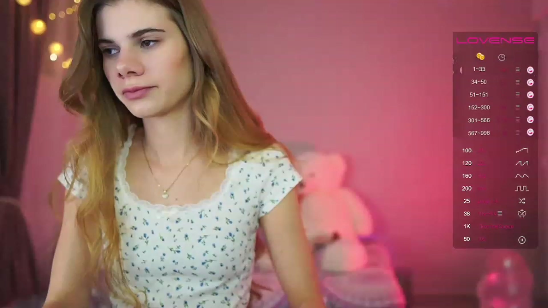 Gallery image thumbnail from RileyReid_18's myfreecams stream on, 04/08/2023, 18:36 image 6 of 20