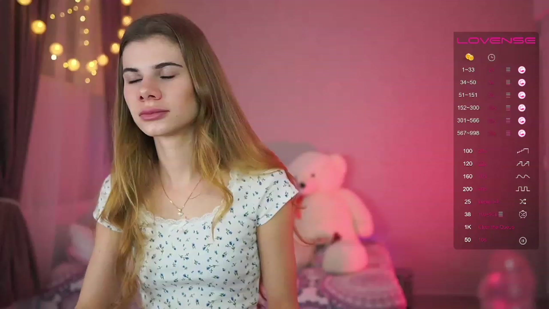 Gallery image thumbnail from RileyReid_18's myfreecams stream on, 04/08/2023, 18:36 image 15 of 20