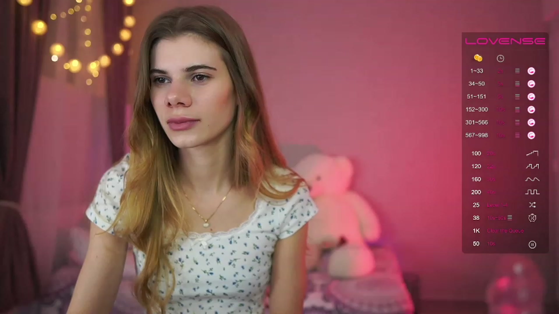 Gallery image thumbnail from RileyReid_18's myfreecams stream on, 04/08/2023, 18:36 image 14 of 20