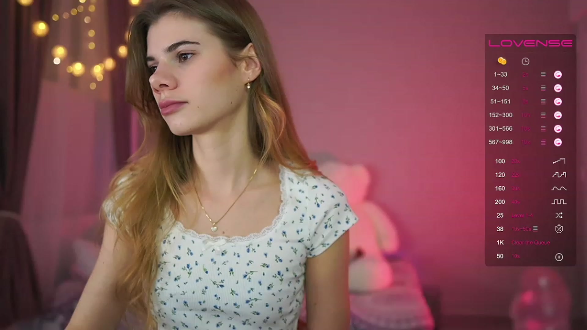 Gallery image thumbnail from RileyReid_18's myfreecams stream on, 04/08/2023, 18:36 image 1 of 20
