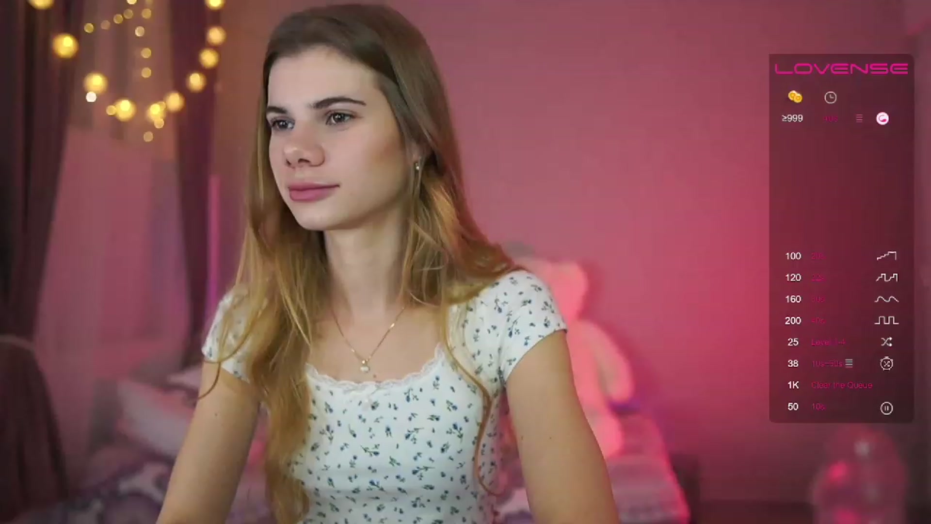Gallery image thumbnail from RileyReid_18's myfreecams stream on, 04/08/2023, 18:36 image 19 of 20