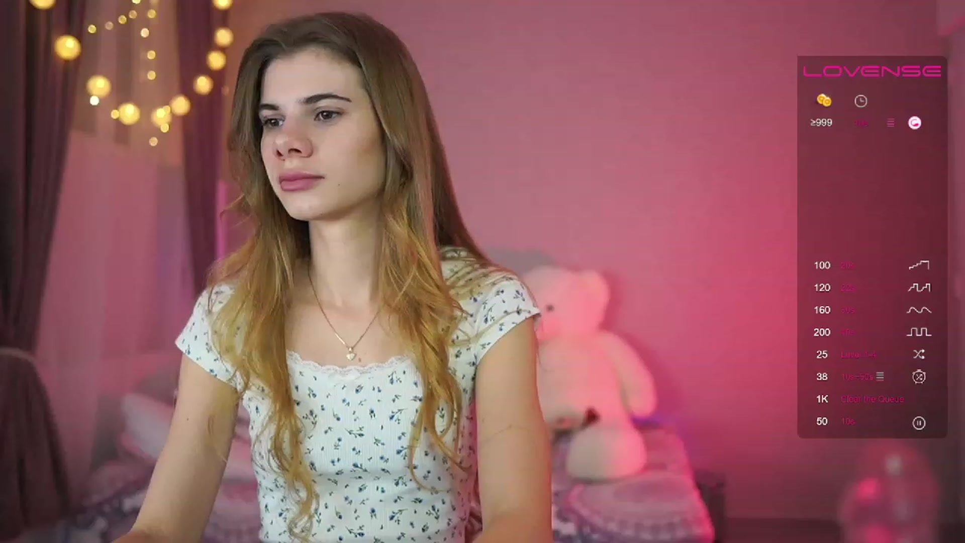 Gallery image thumbnail from RileyReid_18's myfreecams stream on, 04/08/2023, 18:36 image 10 of 20
