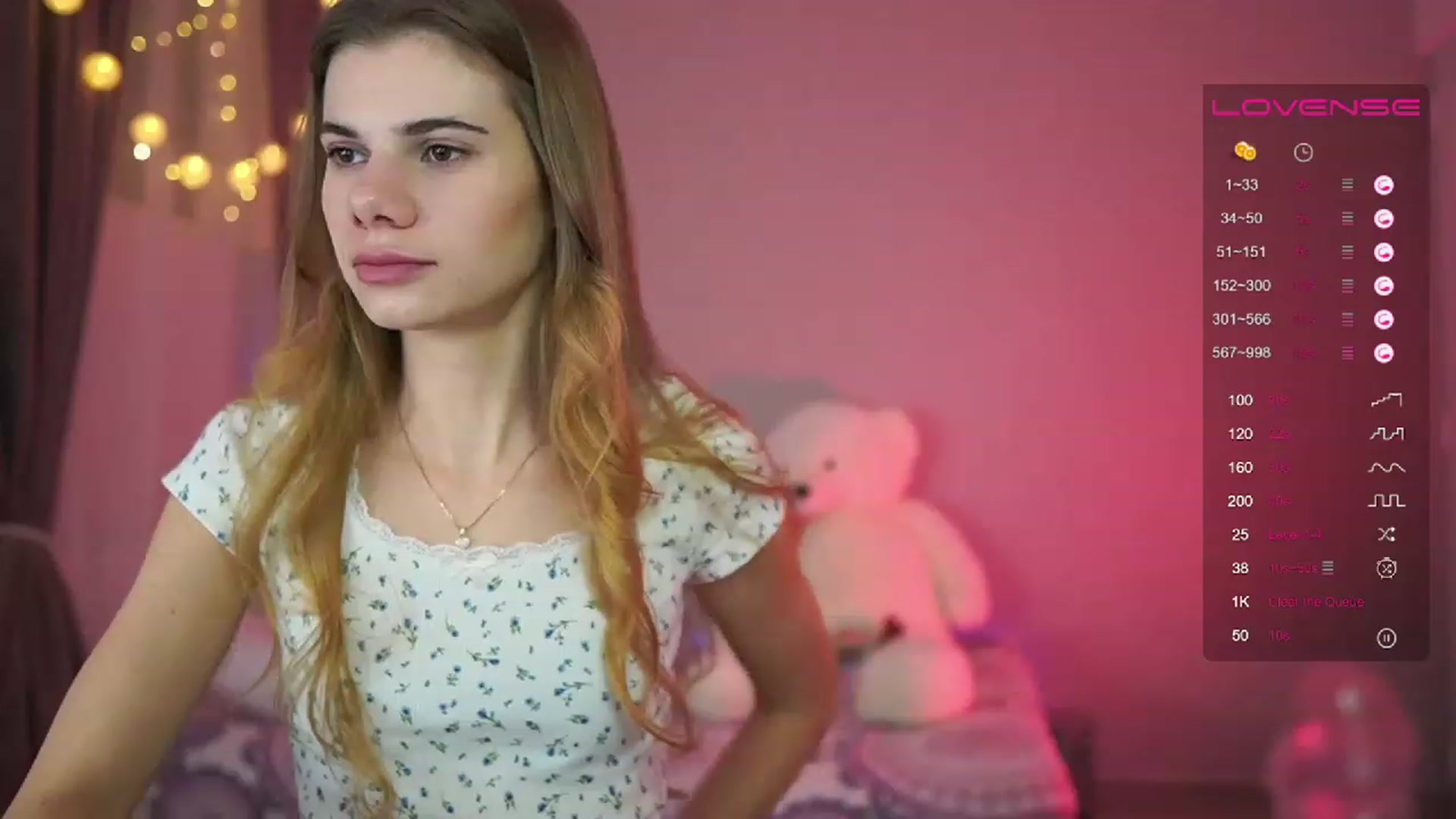 Gallery image thumbnail from RileyReid_18's myfreecams stream on, 04/08/2023, 18:36 image 8 of 20