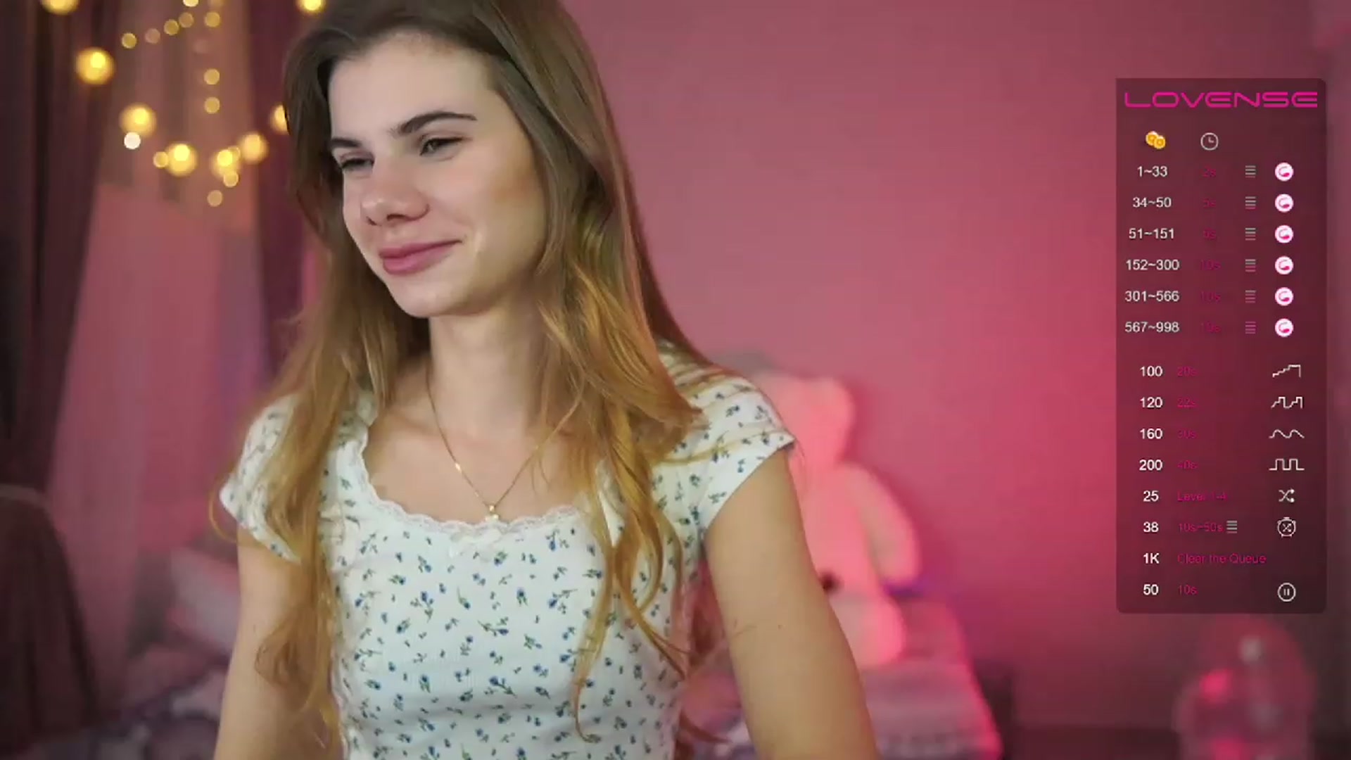 Gallery image thumbnail from RileyReid_18's myfreecams stream on, 04/08/2023, 18:36 image 9 of 20