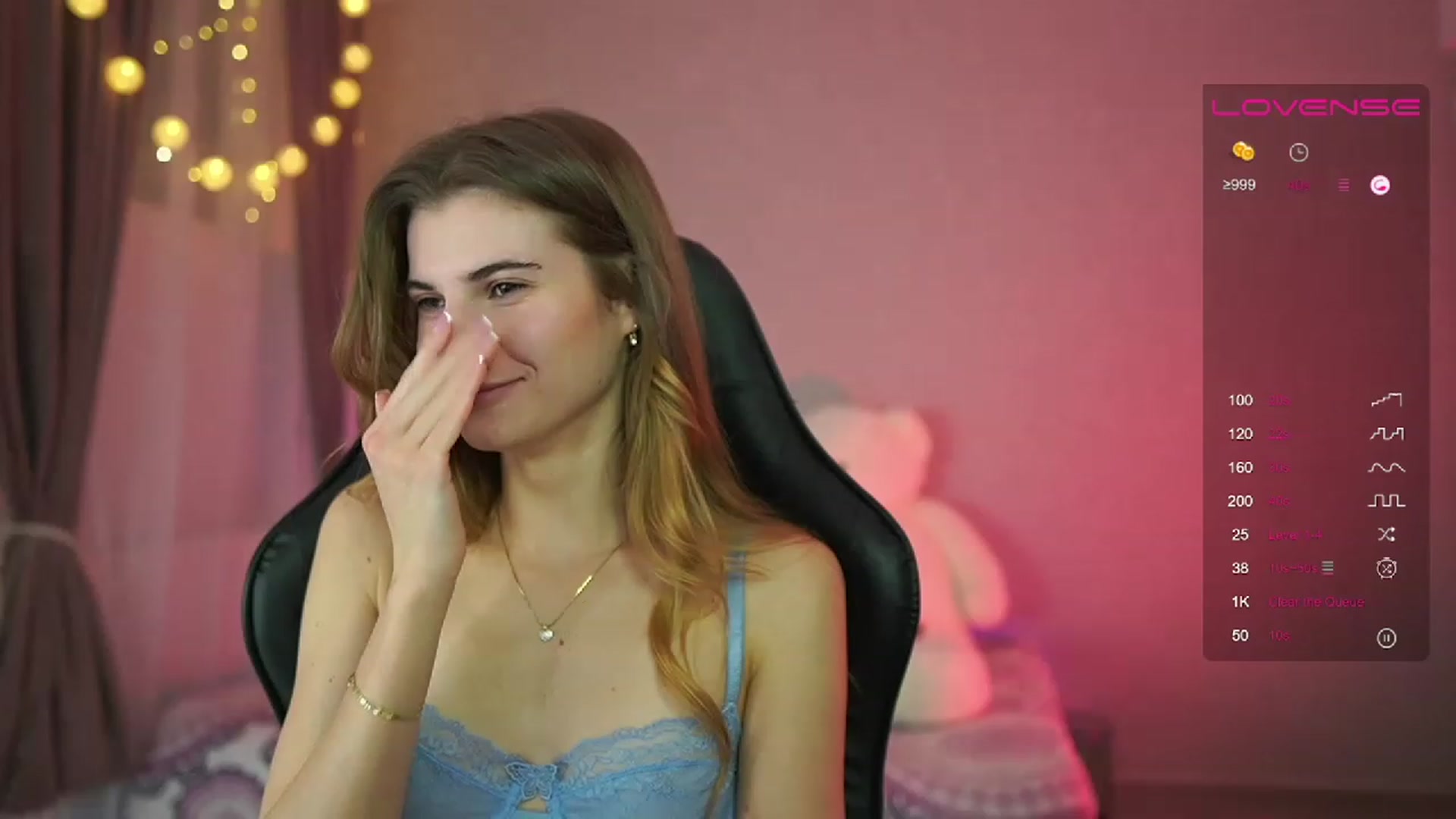 Gallery image thumbnail from RileyReid_18's myfreecams stream on, 04/08/2023, 22:06 image 16 of 20