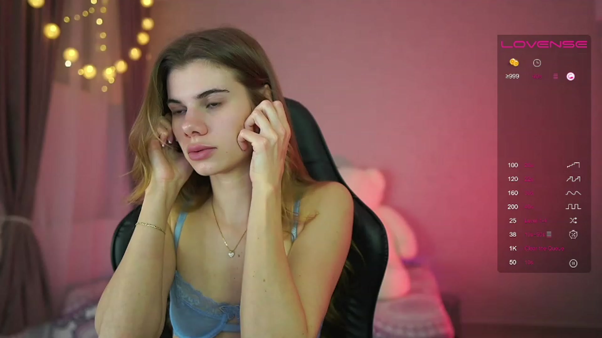Gallery image thumbnail from RileyReid_18's myfreecams stream on, 04/08/2023, 22:06 image 14 of 20