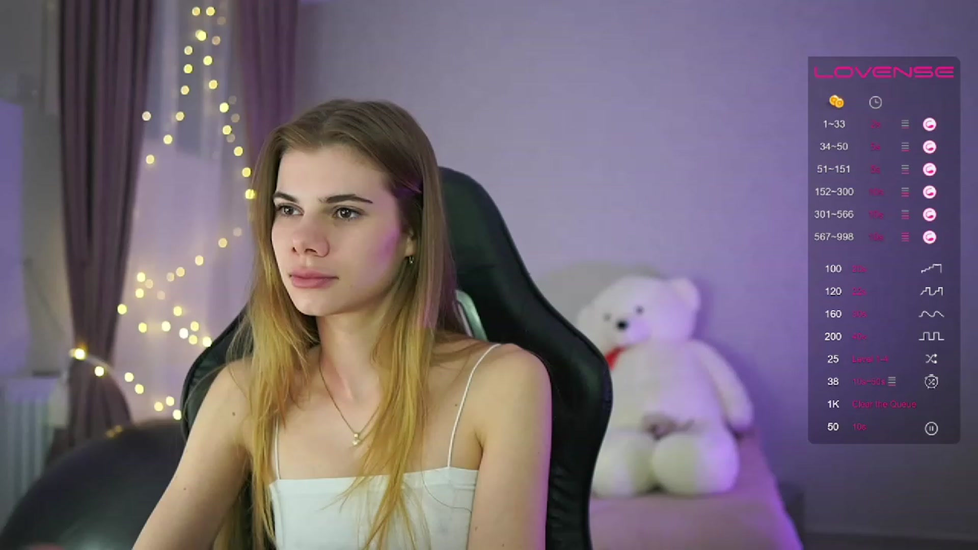 Gallery image thumbnail from RileyReid_18's myfreecams stream on, 04/12/2023, 18:00 image 1 of 20