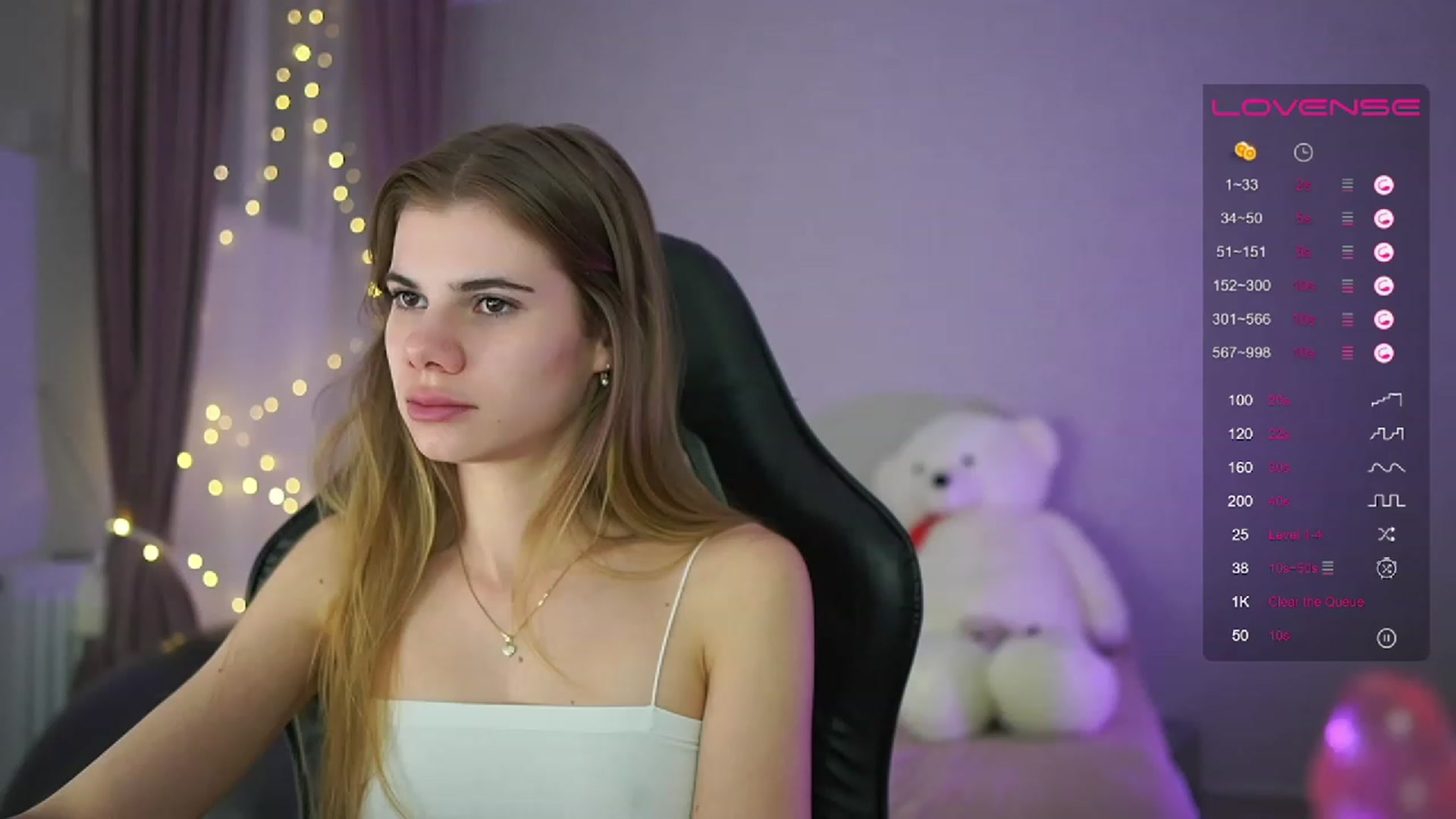 Gallery image thumbnail from RileyReid_18's myfreecams stream on, 04/12/2023, 18:00 image 13 of 20