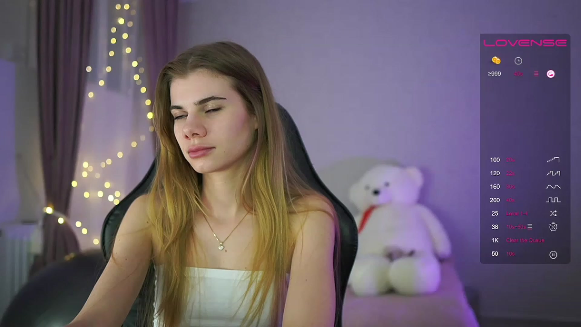 Gallery image thumbnail from RileyReid_18's myfreecams stream on, 04/12/2023, 18:00 image 3 of 20
