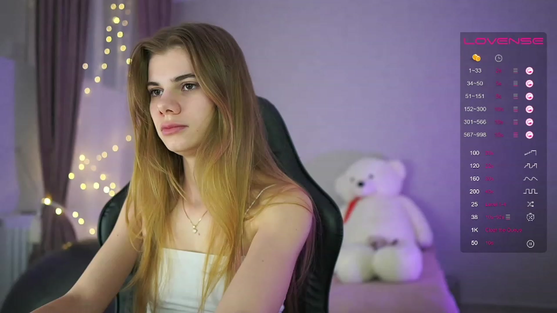 Gallery image thumbnail from RileyReid_18's myfreecams stream on, 04/12/2023, 18:00 image 4 of 20