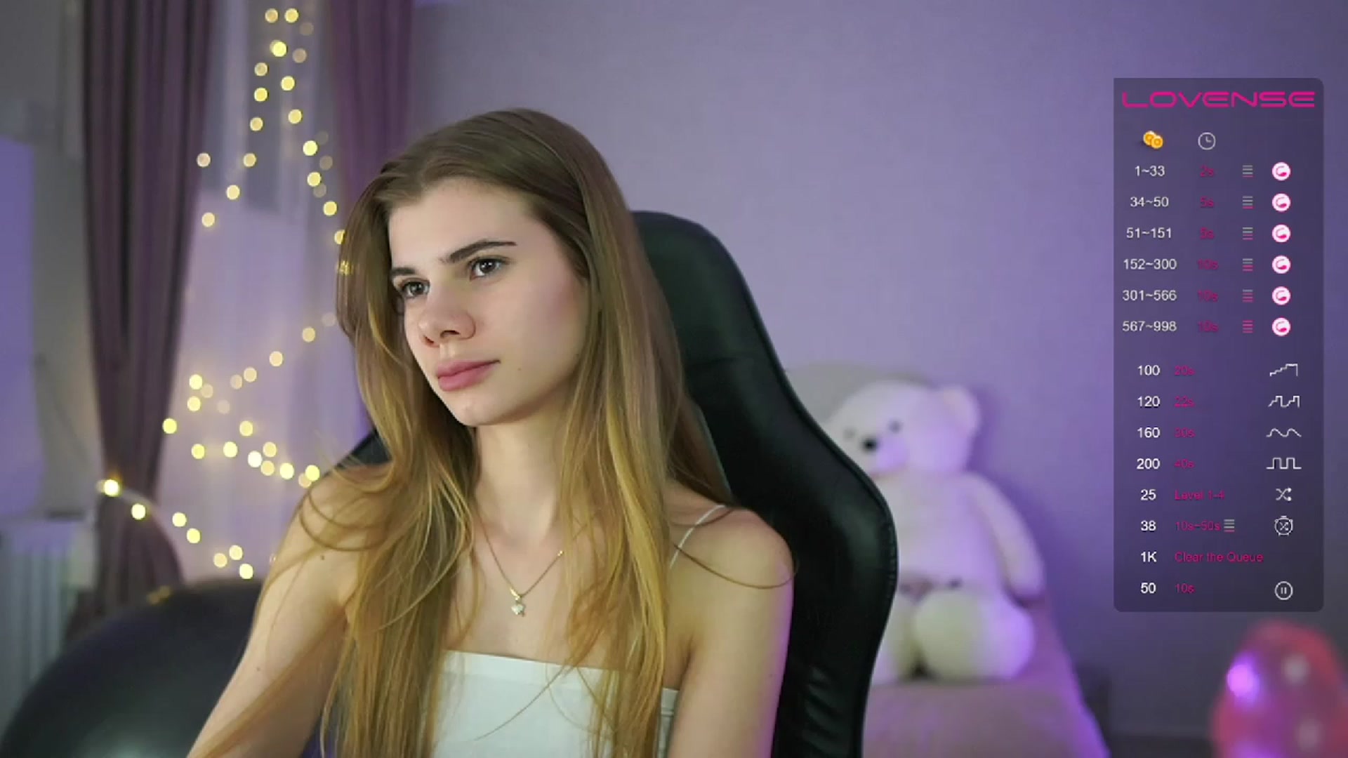 Gallery image thumbnail from RileyReid_18's myfreecams stream on, 04/12/2023, 18:00 image 9 of 20