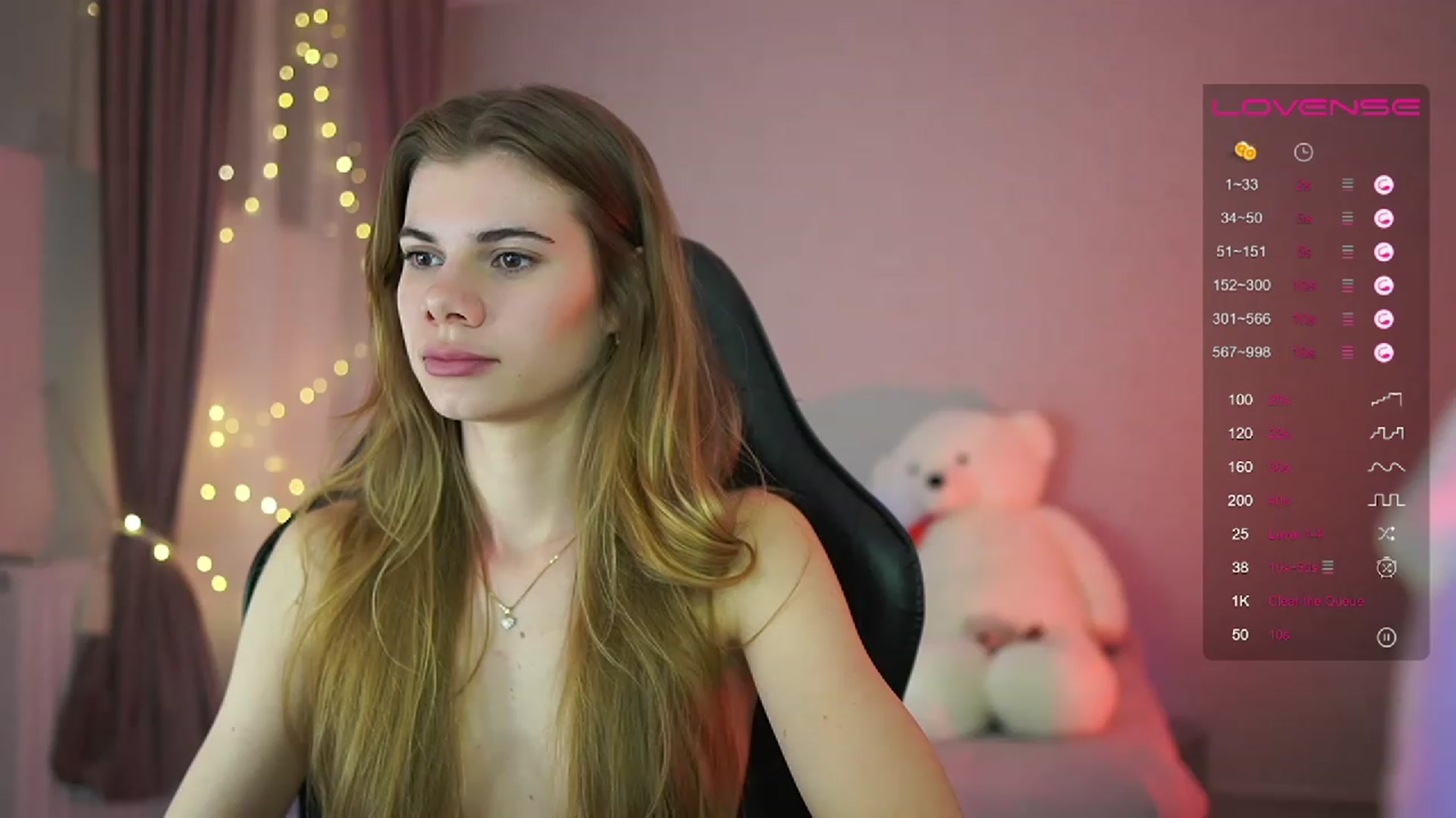Gallery image thumbnail from RileyReid_18's myfreecams stream on, 04/14/2023, 21:33 image 15 of 20