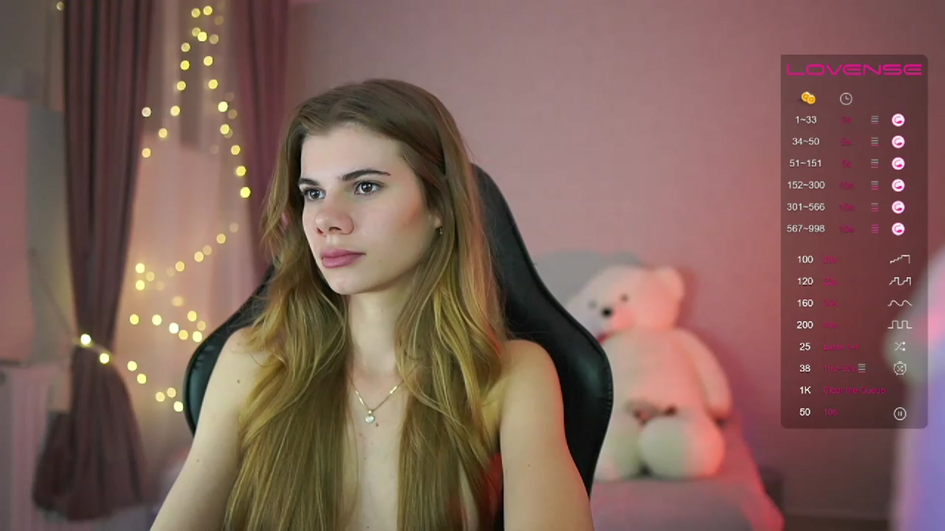 Gallery image thumbnail from RileyReid_18's myfreecams stream on, 04/14/2023, 21:33 image 12 of 20