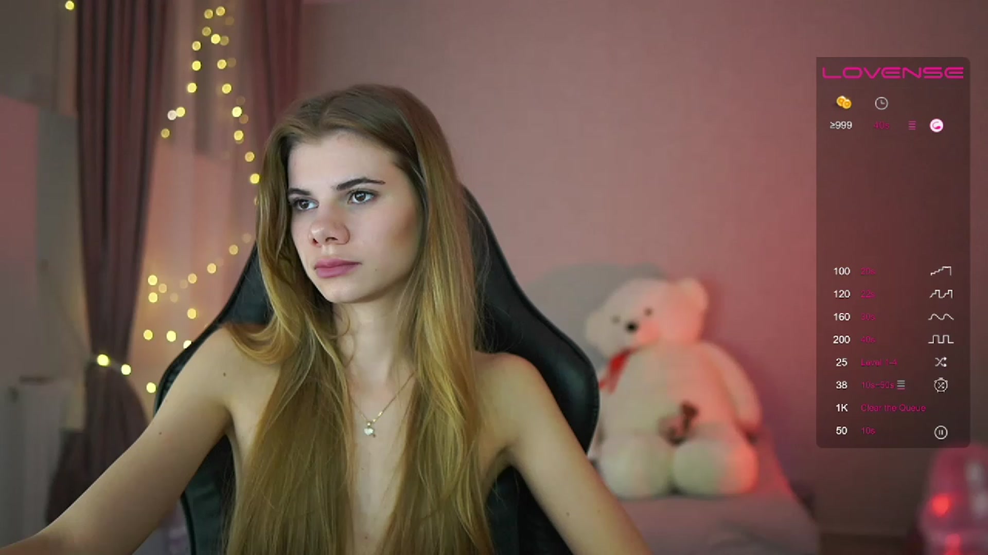 Gallery image thumbnail from RileyReid_18's myfreecams stream on, 04/15/2023, 21:03 image 3 of 20