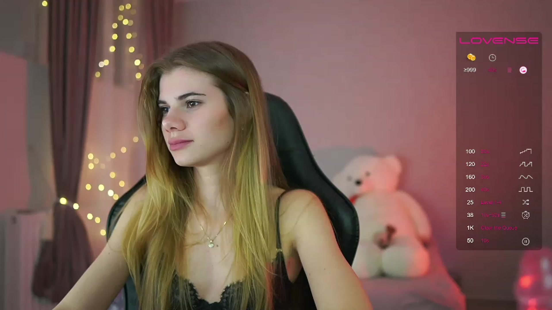 Gallery image thumbnail from RileyReid_18's myfreecams stream on, 04/15/2023, 21:03 image 19 of 20