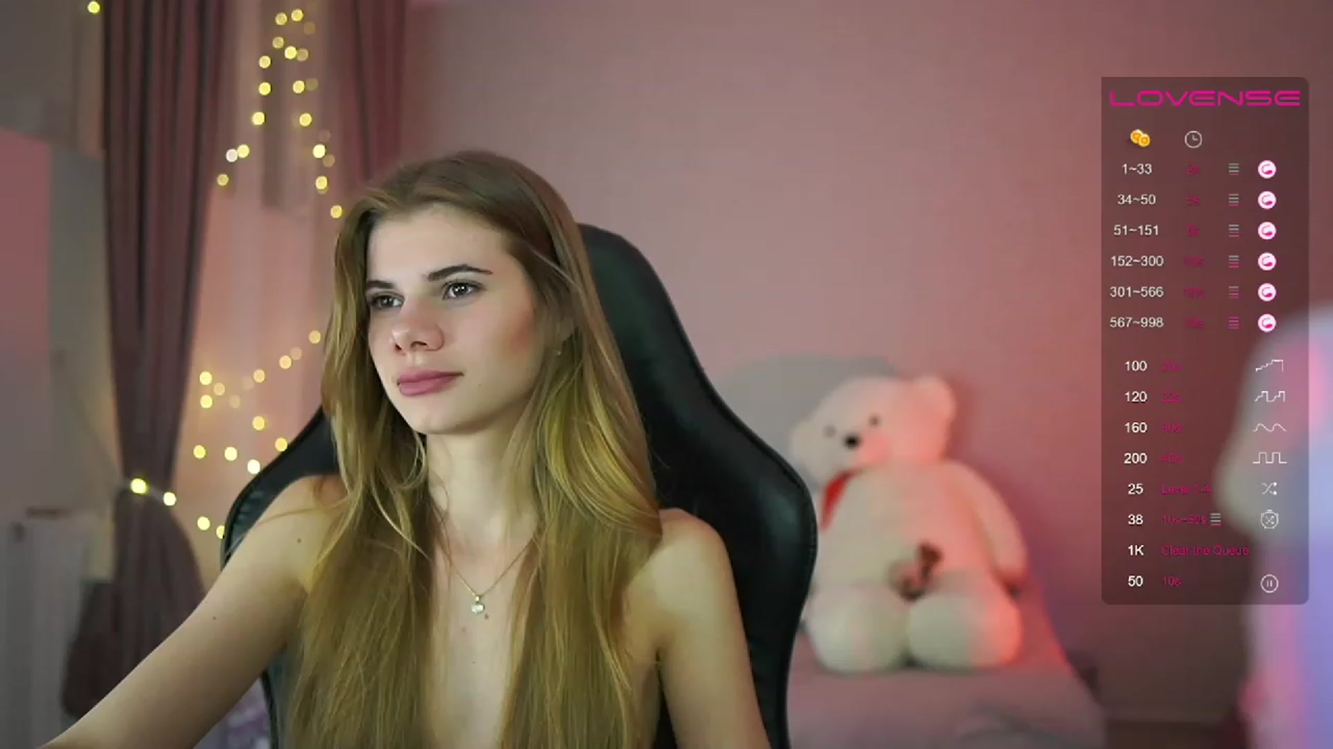 Gallery image thumbnail from RileyReid_18's myfreecams stream on, 04/15/2023, 21:03 image 2 of 20