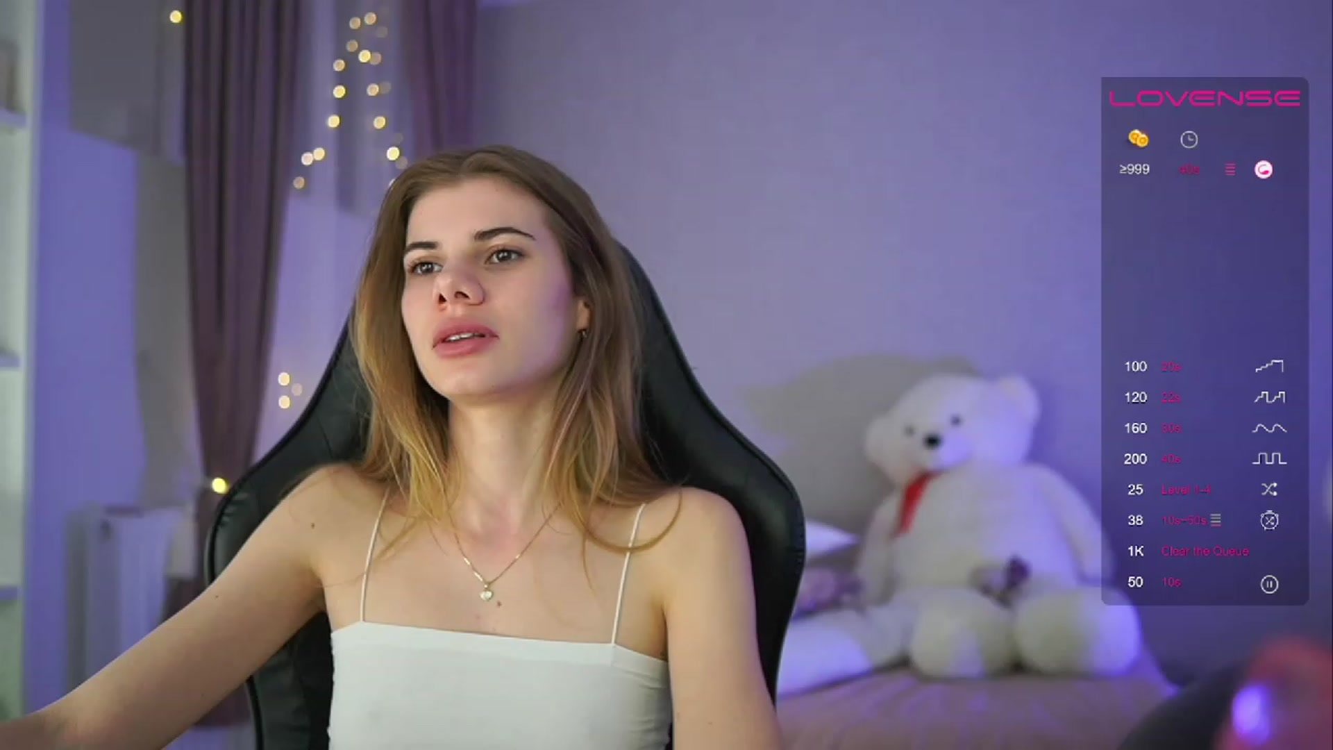 Gallery image thumbnail from RileyReid_18's myfreecams stream on, 04/16/2023, 18:28 image 5 of 20