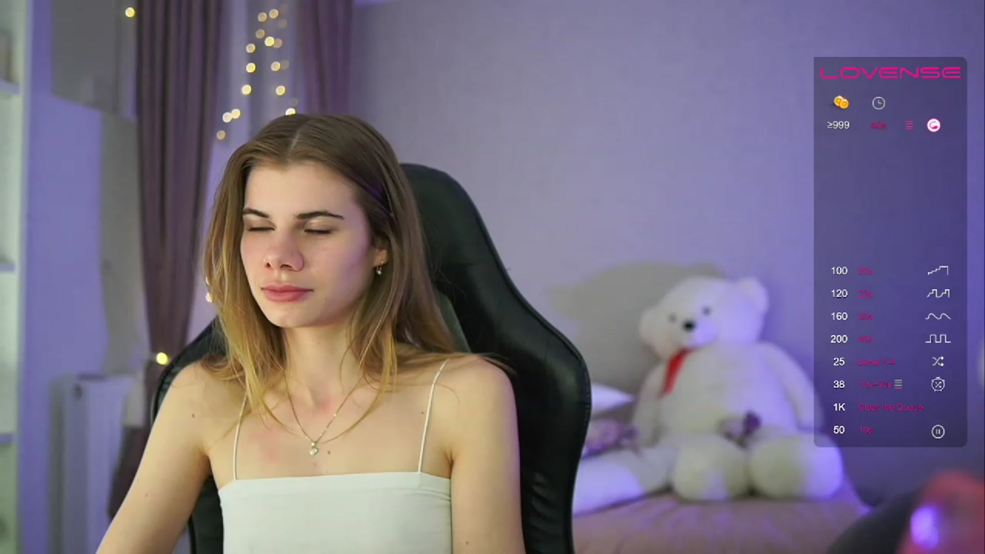 Gallery image thumbnail from RileyReid_18's myfreecams stream on, 04/16/2023, 18:28 image 13 of 20
