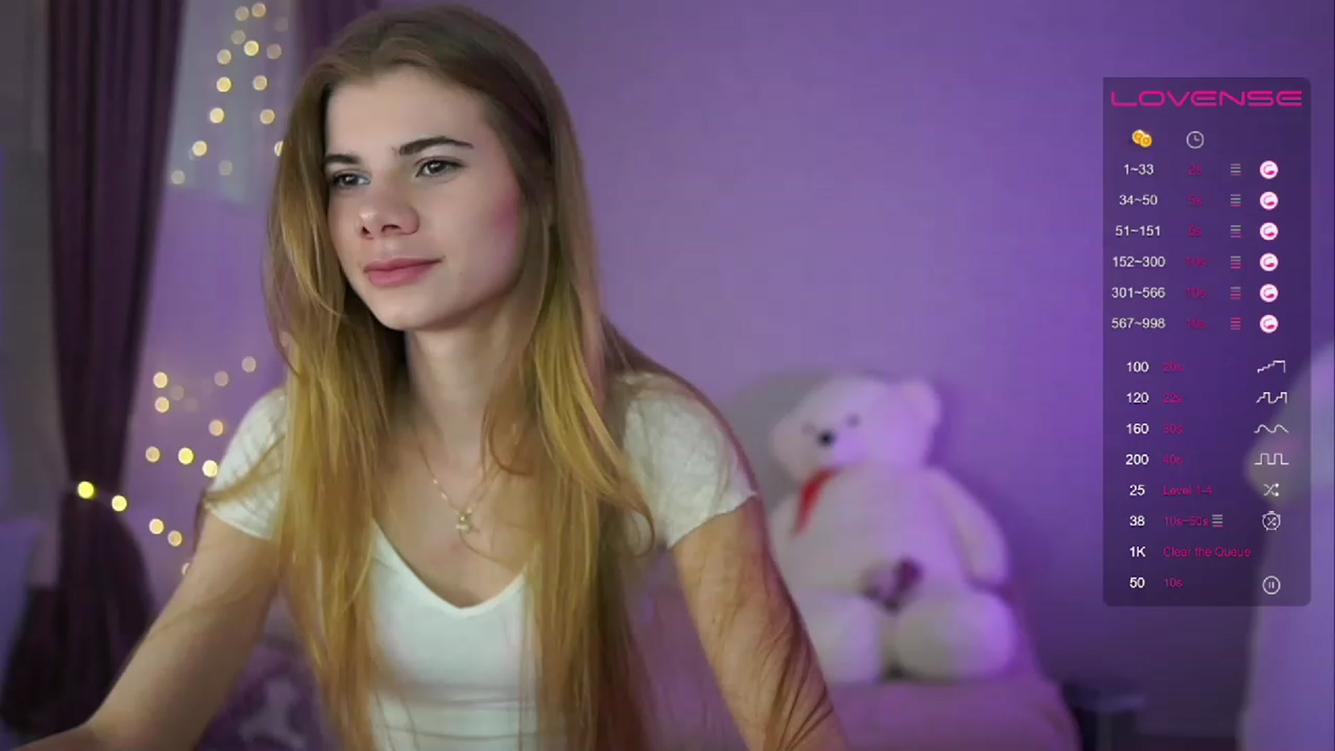 Gallery image thumbnail from RileyReid_18's myfreecams stream on, 04/17/2023, 14:36 image 9 of 20