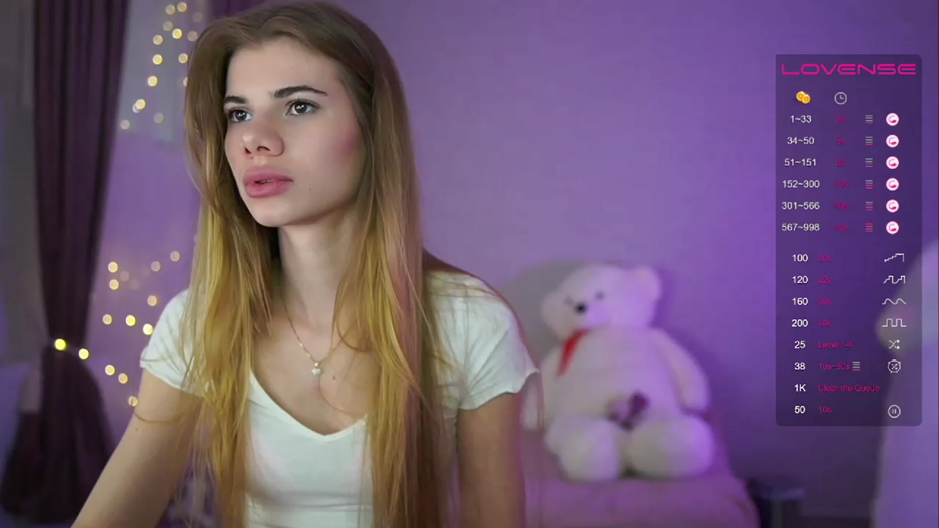 Gallery image thumbnail from RileyReid_18's myfreecams stream on, 04/17/2023, 14:36 image 10 of 20