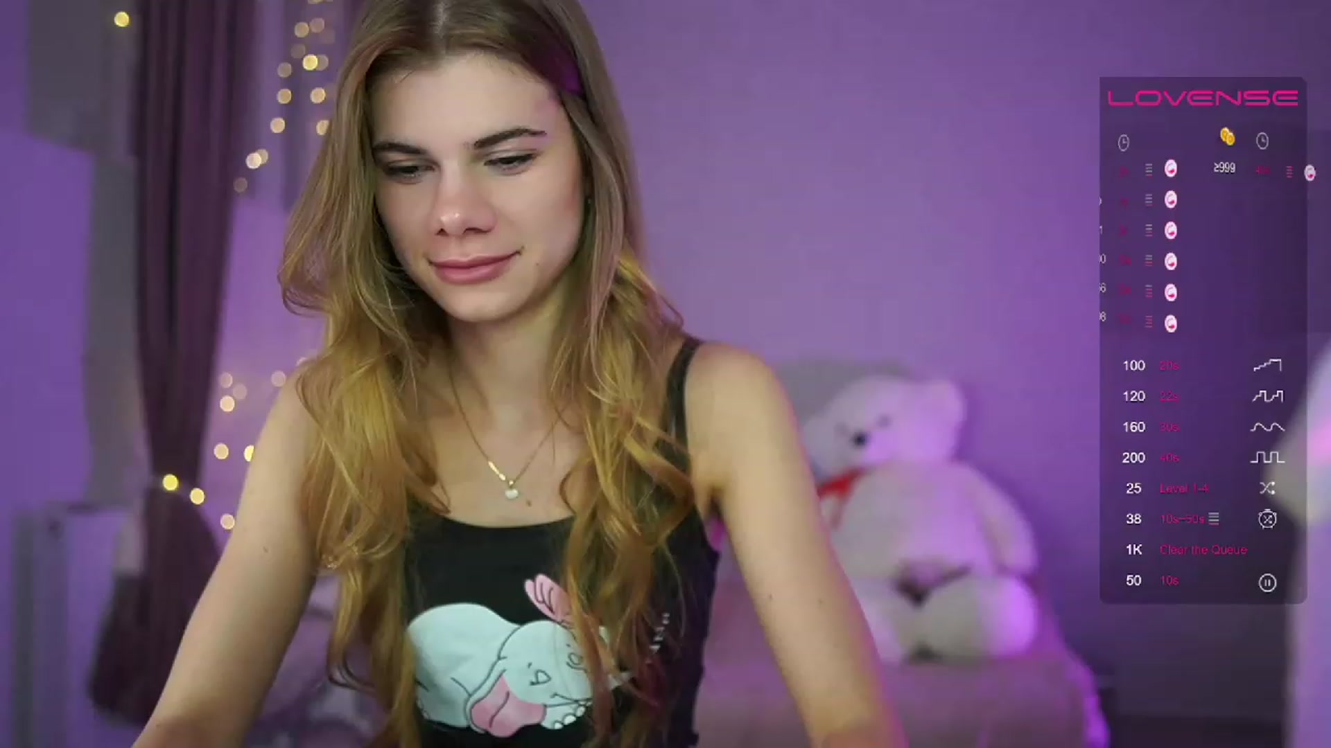 Gallery image thumbnail from RileyReid_18's myfreecams stream on, 04/20/2023, 18:45 image 4 of 20