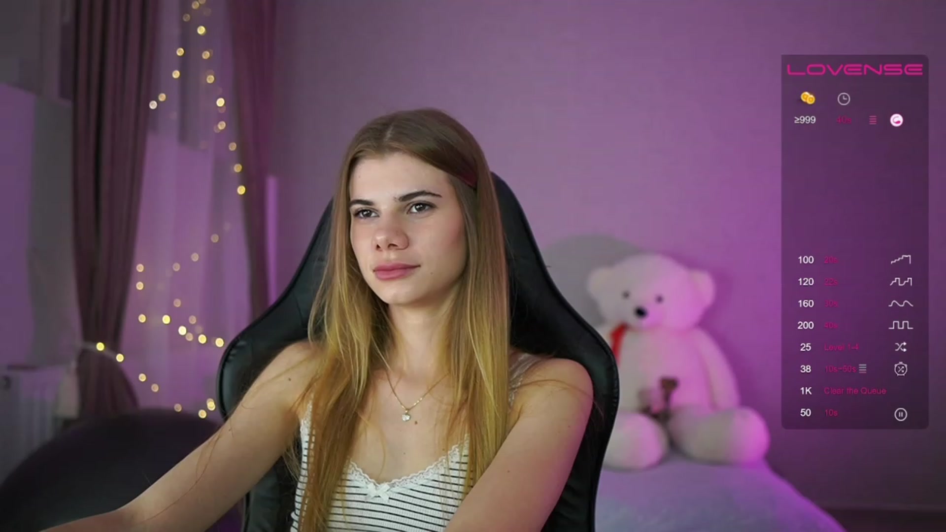 Gallery image thumbnail from RileyReid_18's myfreecams stream on, 04/22/2023, 19:59 image 12 of 20