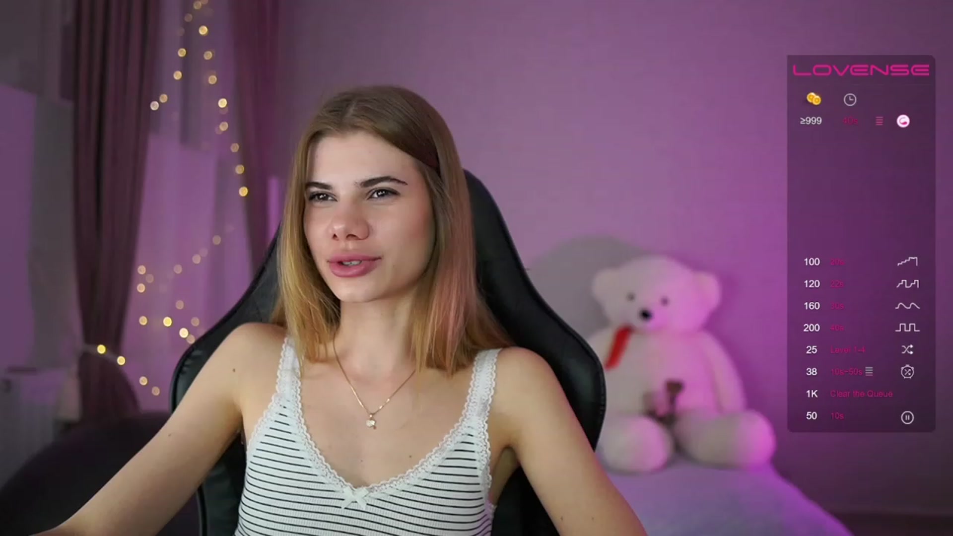 Gallery image thumbnail from RileyReid_18's myfreecams stream on, 04/22/2023, 19:59 image 17 of 20
