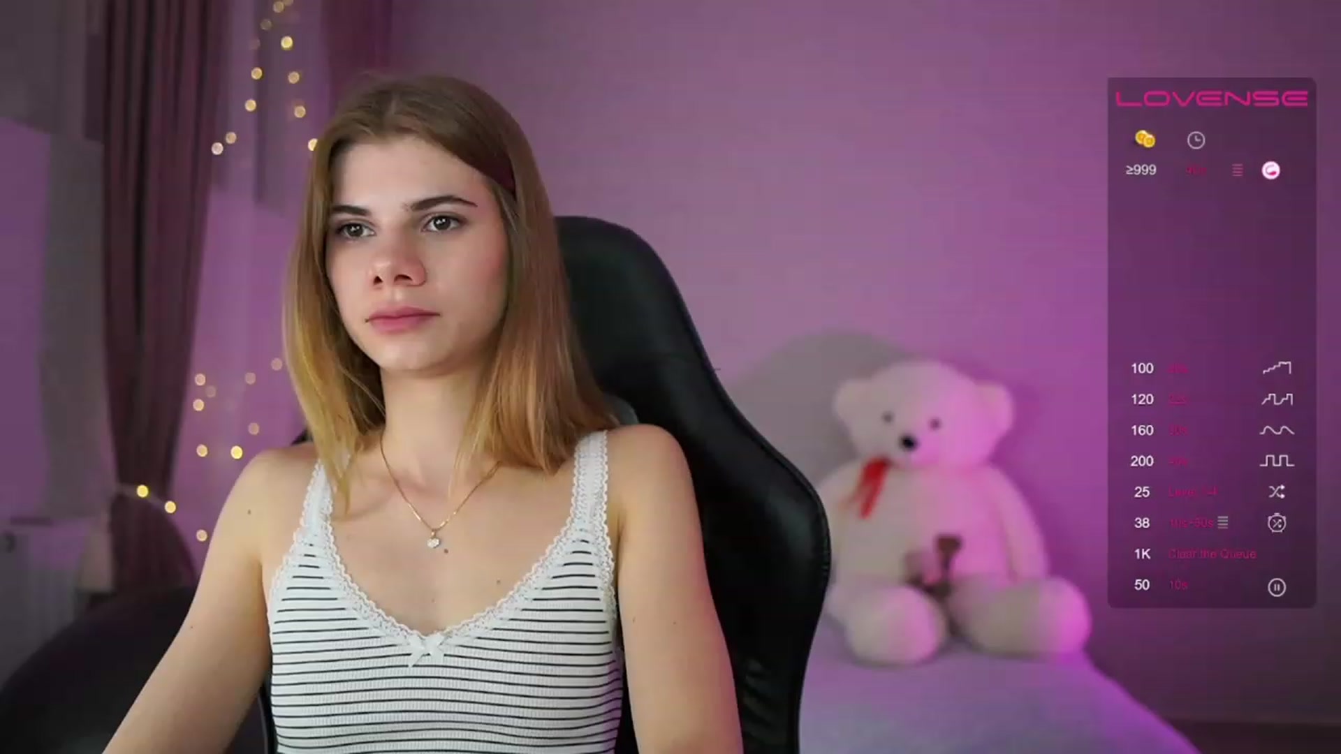 Gallery image thumbnail from RileyReid_18's myfreecams stream on, 04/22/2023, 19:59 image 18 of 20