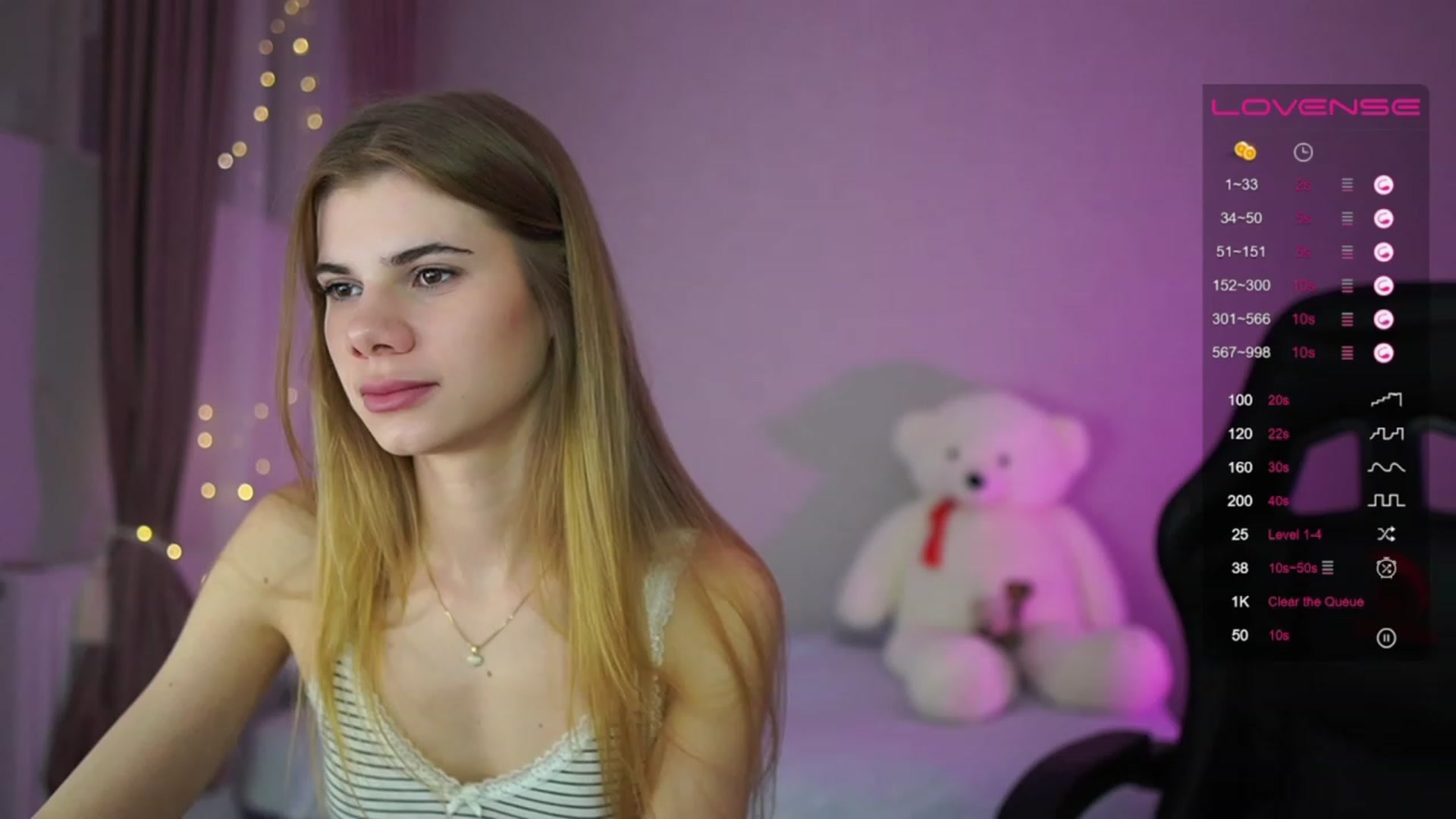 Gallery image thumbnail from RileyReid_18's myfreecams stream on, 04/22/2023, 19:59 image 7 of 20