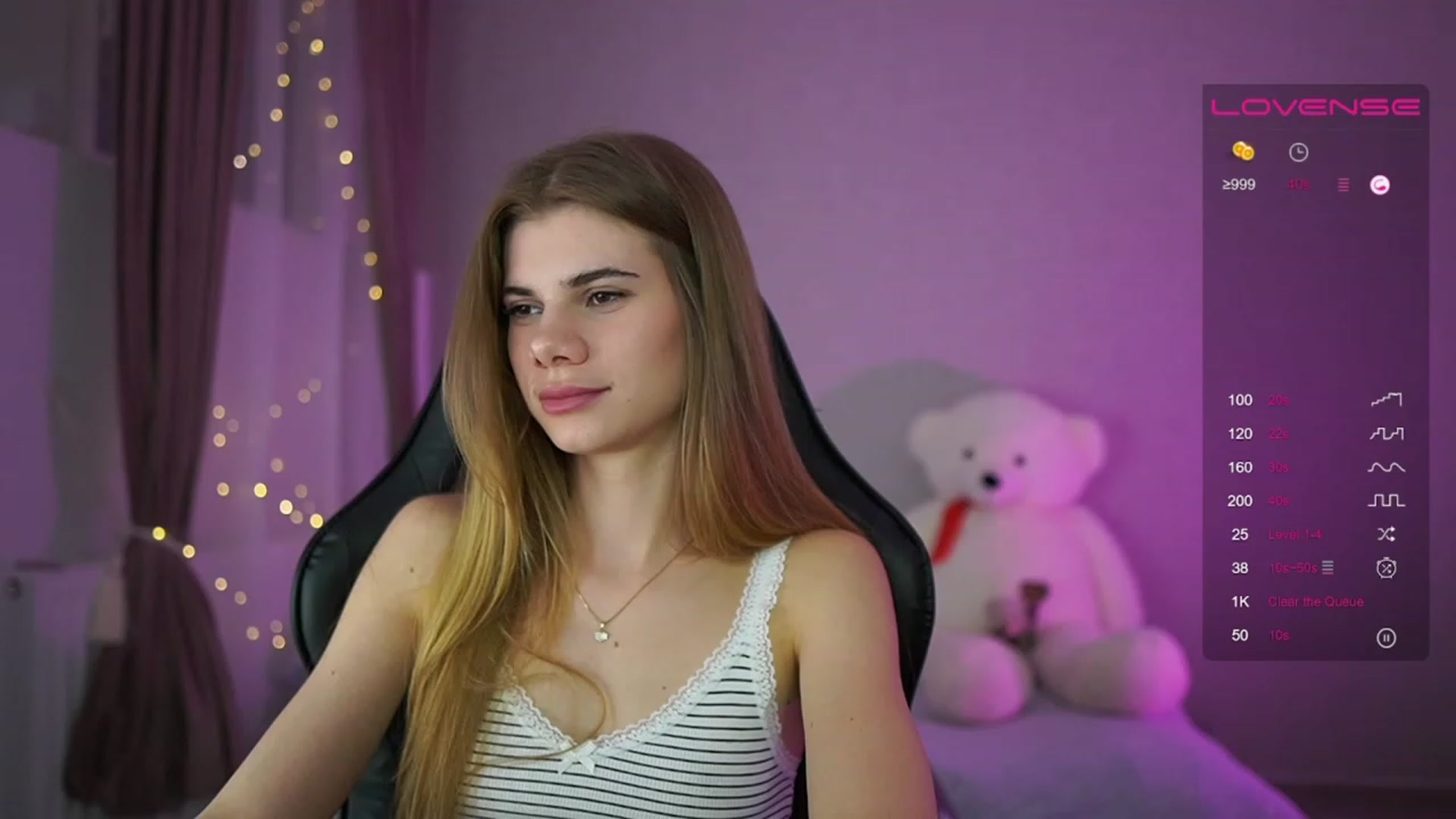 Gallery image thumbnail from RileyReid_18's myfreecams stream on, 04/22/2023, 21:05 image 5 of 20